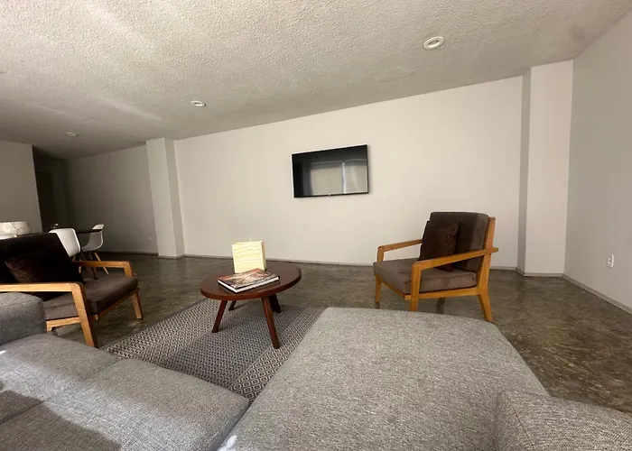 Modern Polanco Stay - Parking- Elevator- Sleeps 10